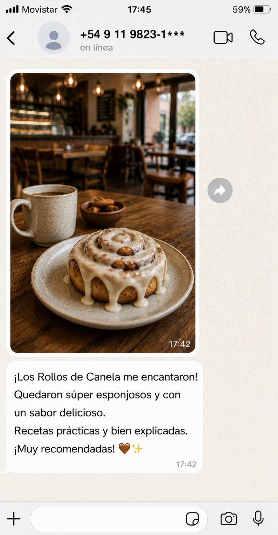 Captura de WhatsApp con el comentario de un cliente sobre los rollos de canela